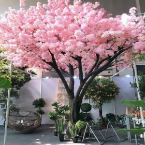 ARTIFICIAL LARGE TREE